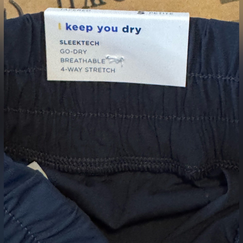 Old Navy High Rise Tapered SleekTech Go-Dry Small Petite - Picture 6 of 9